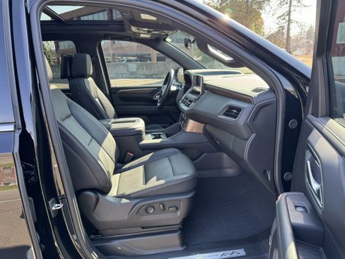 Used 2024 Chevrolet Suburban High Country w/ Advanced Technology Package image 17