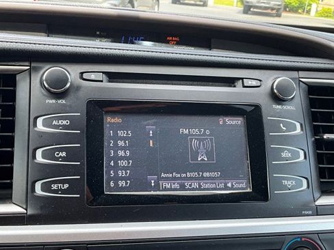 Used 2014 Toyota Highlander LE w/ Preferred Accessory Package AWD/4WD image 20