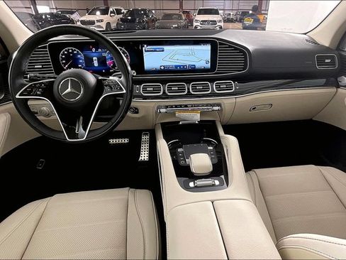 New 2026 Mercedes-Benz GLS 580 4MATIC image 5
