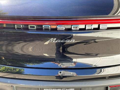 Certified 2025 Porsche Macan image 13