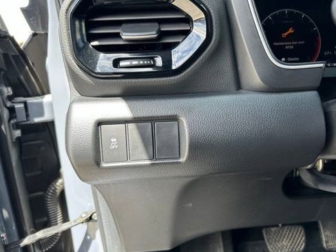 Used 2025 Honda Pilot Sport image 13