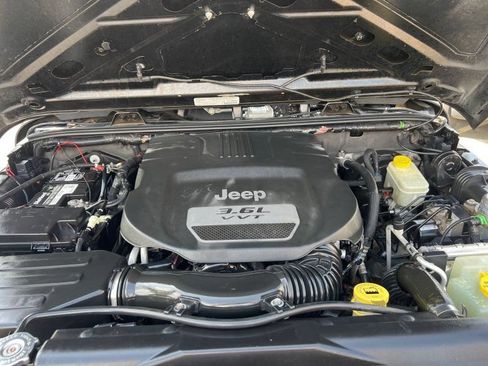 Used 2013 Jeep Wrangler Unlimited Rubicon AWD/4WD image 24