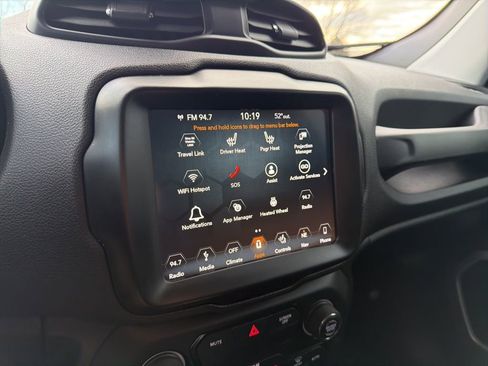 Used 2018 Jeep Renegade Latitude w/ UConnect 8.4 Nav Group image 30