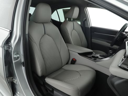 Used 2023 Toyota Camry SE image 13