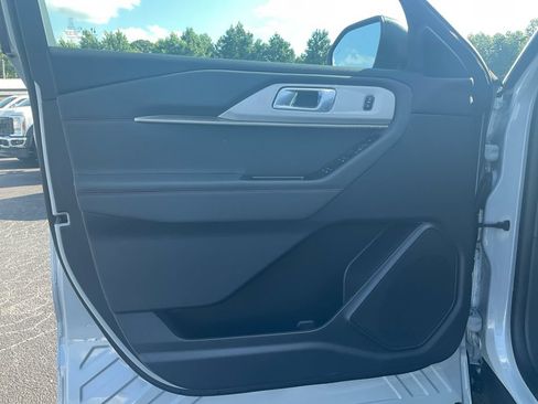 New 2026 Ford Explorer Active RWD image 17