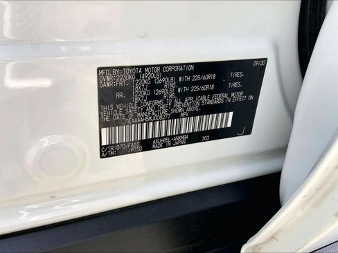 Used 2021 Toyota Venza LE image 34