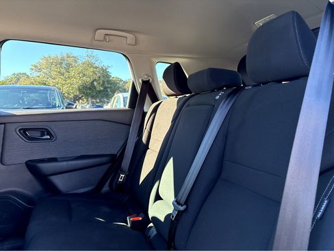 Used 2023 Nissan Rogue S image 19