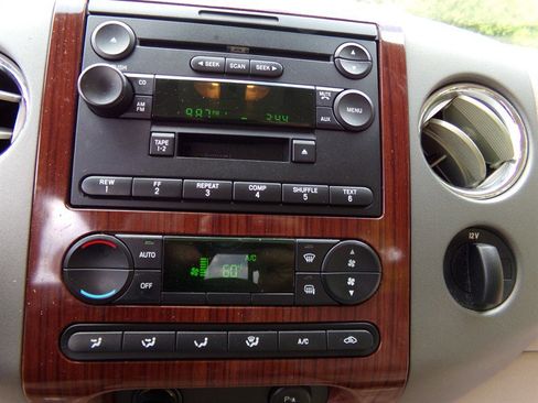 Used 2005 Ford F150 Lariat image 40