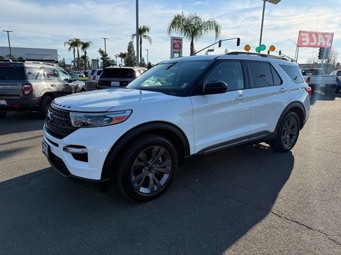 Used 2024 Ford Explorer XLT w/ Equipment Group 202A image 3