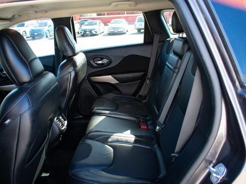 Used 2018 Jeep Cherokee Latitude Plus image 30