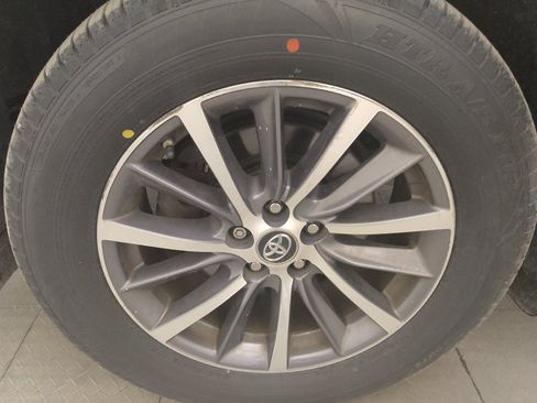 Used 2019 Toyota Highlander XLE AWD/4WD image 31