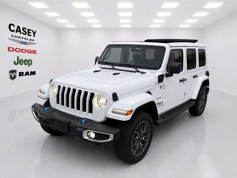 Used 2023 Jeep Wrangler Unlimited Sahara w/ Cold Weather Group AWD/4WD image 6