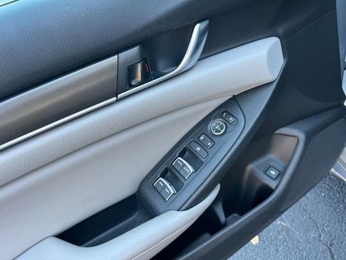 Used 2018 Honda Accord LX image 14