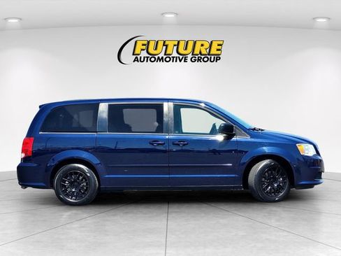 Used 2016 Dodge Grand Caravan SE w/ Quick Order Package 29E SE FWD image 3