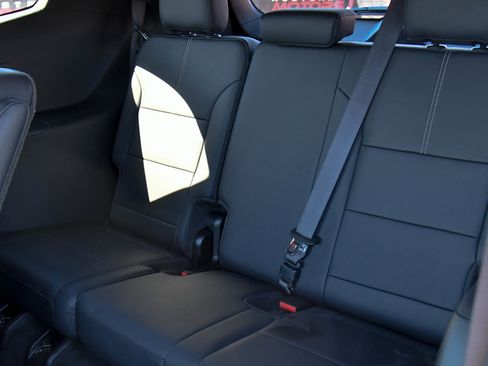 Used 2024 GMC Acadia Elevation image 43