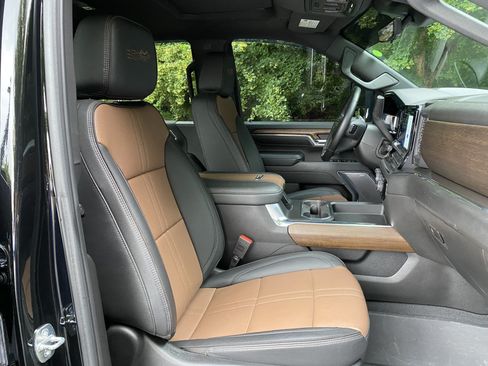 Used 2024 Chevrolet Silverado 2500 High Country w/ High Country Premium Package AWD/4WD image 40