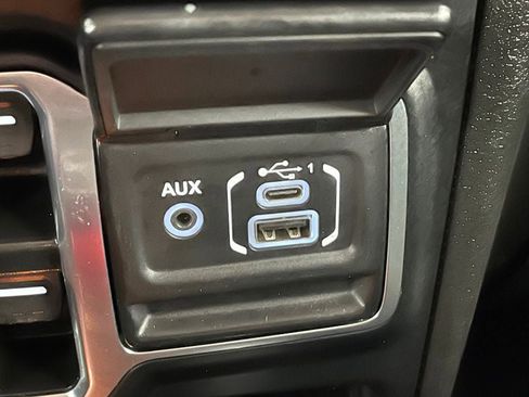 Used 2024 Jeep Wrangler Unlimited image 32