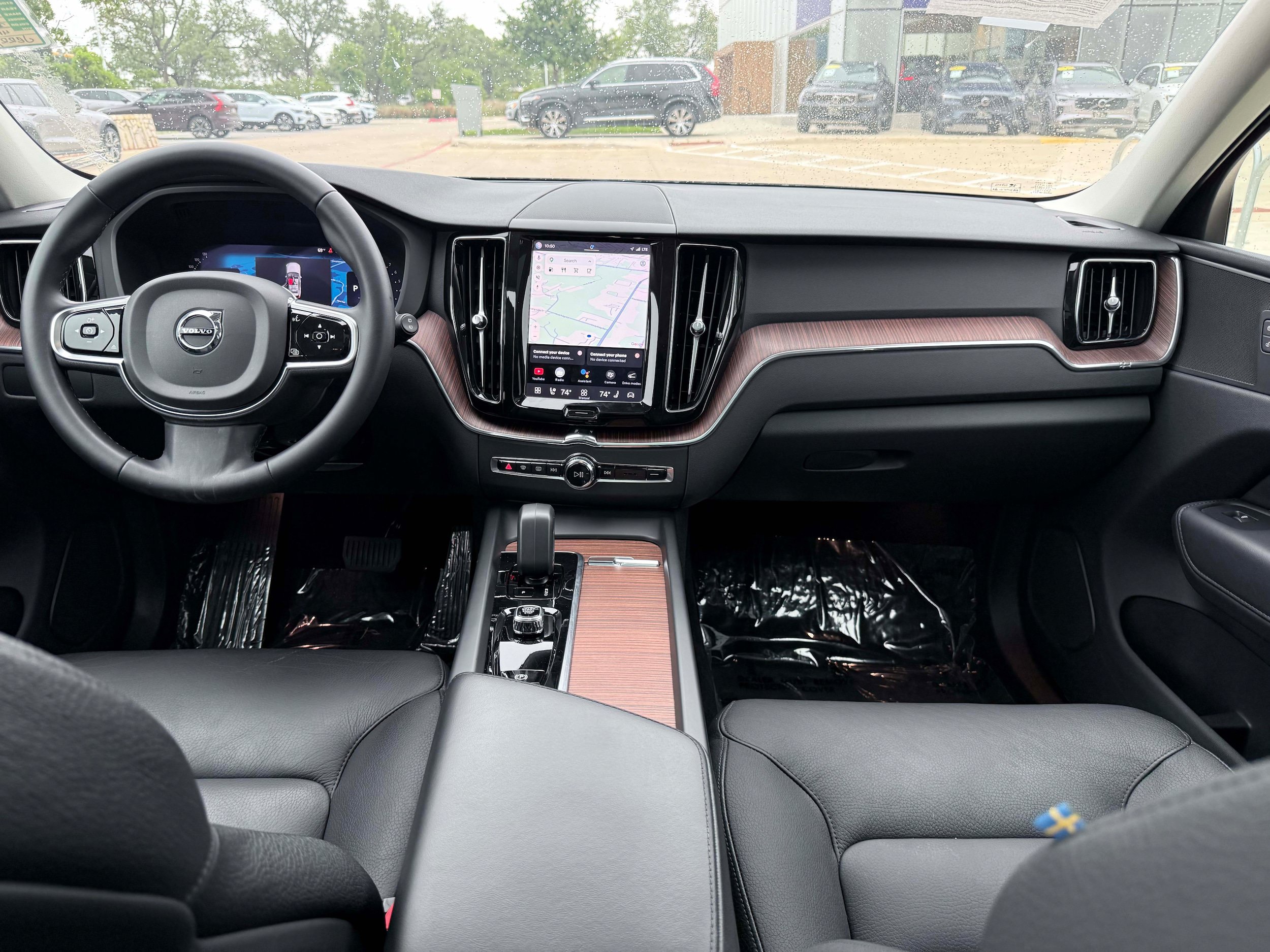 Certified 2023 Volvo XC60 B5 Plus AWD/4WD image 18