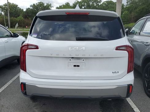 Certified 2025 Kia Telluride LX image 4