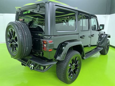Used 2022 Jeep Wrangler Unlimited Sahara AWD/4WD image 10