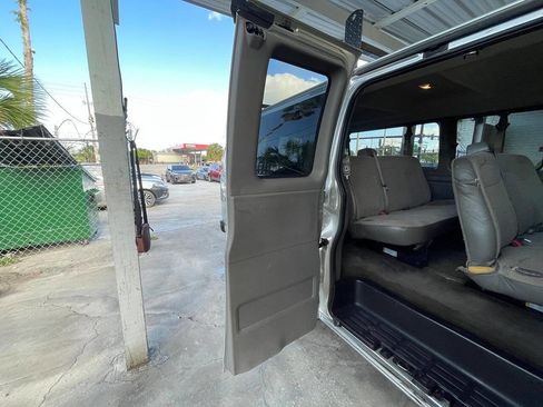 Used 2017 Chevrolet Express 3500 LT w/ LT Preferred Equipment Group RWD image 12