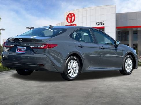 Used 2025 Toyota Camry LE FWD image 5