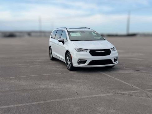 New 2026 Chrysler Pacifica Pinnacle image 17