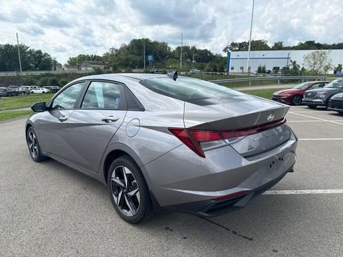 Used 2023 Hyundai Elantra SEL w/ Convenience Package FWD image 5