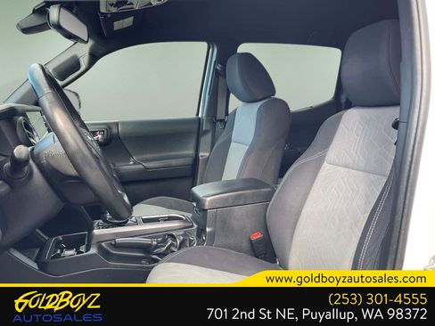 Used 2020 Toyota Tacoma TRD Off-Road image 10