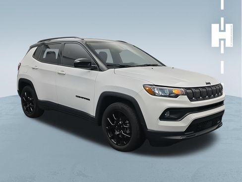 Used 2022 Jeep Compass Altitude w/ Convenience Group image 1