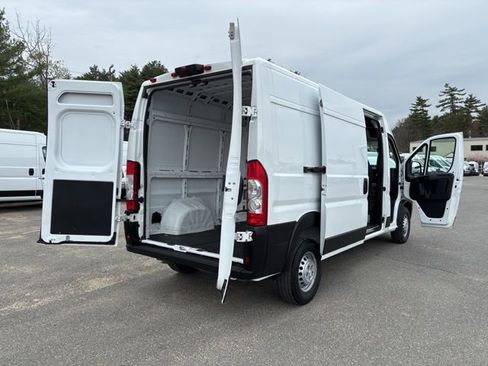 Used 2025 RAM ProMaster 2500 w/ Convenience Group FWD image 14