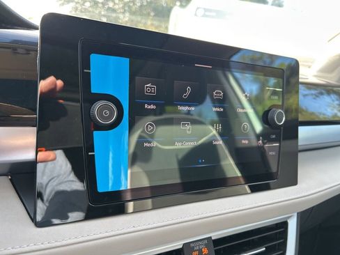 New 2026 Volkswagen Taos SE image 32