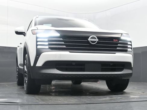 Certified 2025 Nissan Kicks SR FWD image 22