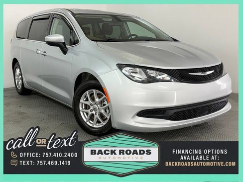 Used 2022 Chrysler Voyager LX FWD image 1