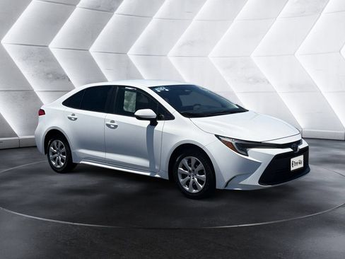 Used 2024 Toyota Corolla LE FWD image 7