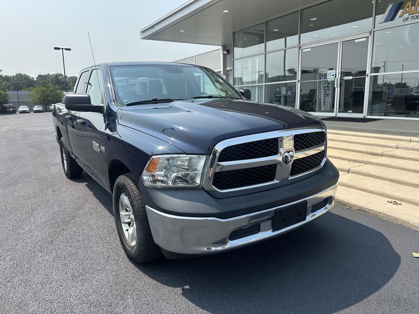 Used 2015 RAM 1500 ST w/ SXT Appearance Group AWD/4WD image 3