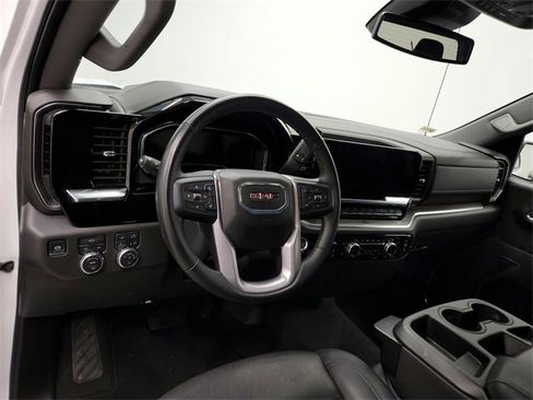 Used 2025 GMC Sierra 1500 SLT image 17