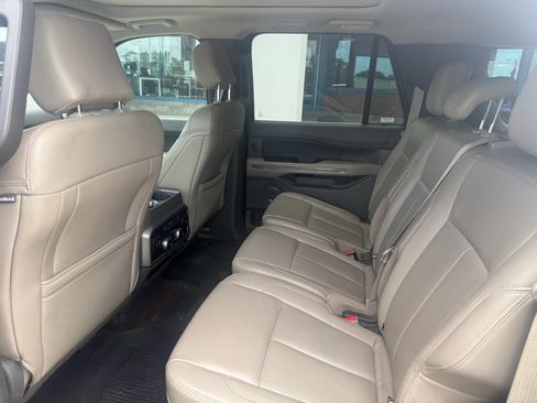 Used 2019 Ford Expedition Max XLT w/ Equipment Group 202A AWD/4WD image 11