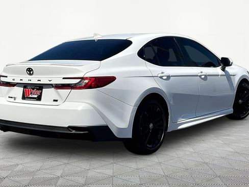Used 2025 Toyota Camry SE w/ Convenience Package image 6