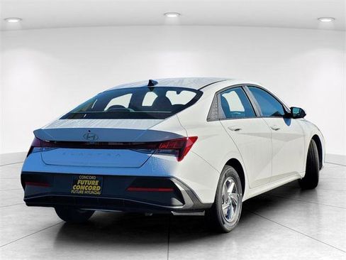 New 2026 Hyundai Elantra SE image 6