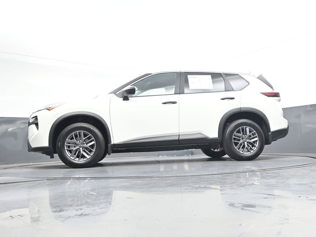 Used 2025 Nissan Rogue S AWD/4WD image 42