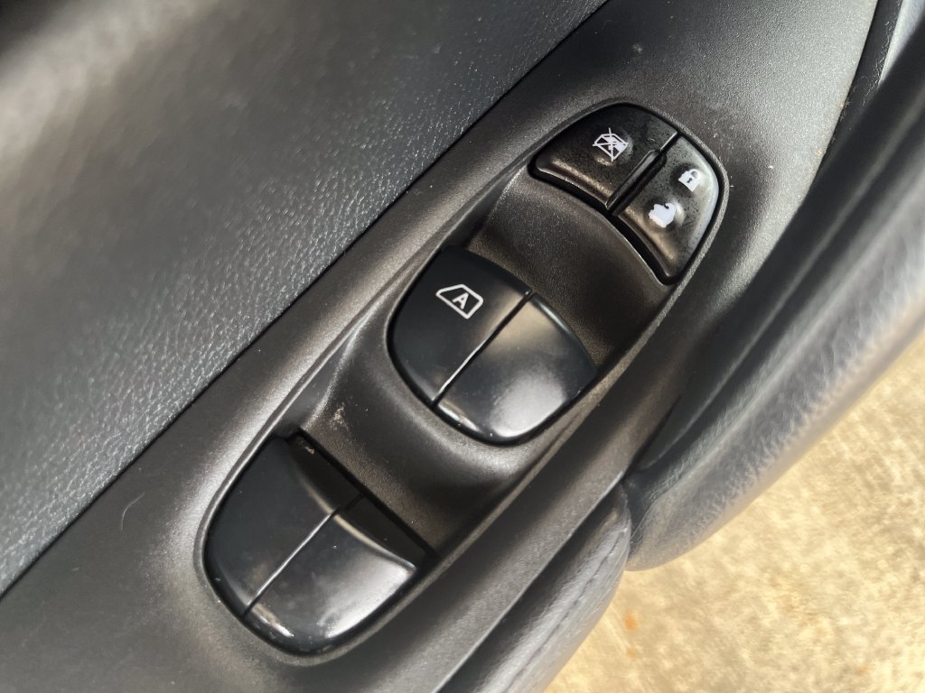 Certified 2022 Nissan Rogue Sport SV FWD image 16