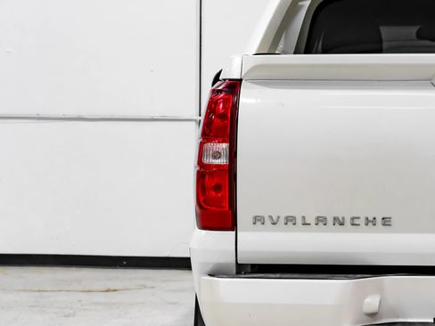 Used 2012 Chevrolet Avalanche LTZ image 62