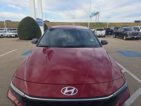 Used 2025 Hyundai Elantra Sport image 9