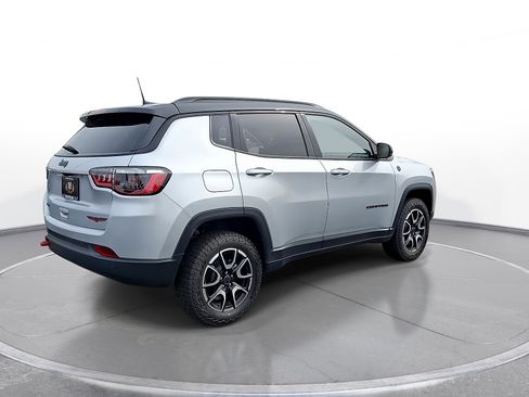 Used 2025 Jeep Compass Trailhawk w/ Sun & Sound Group AWD/4WD image 8