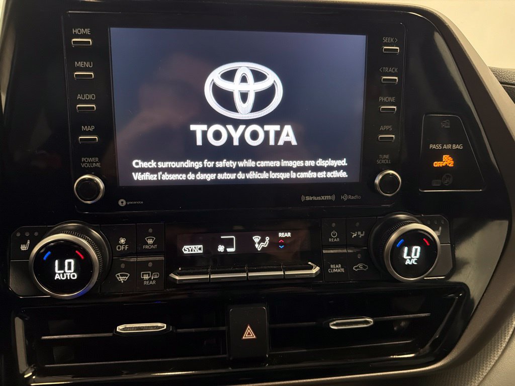 Used 2022 Toyota Highlander XLE AWD/4WD image 25