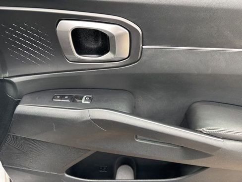 Used 2024 Kia Sorento S image 43