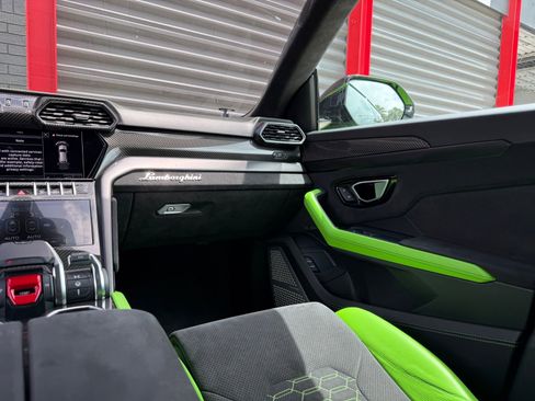 Used 2022 Lamborghini Urus image 36