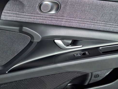 New 2026 Hyundai Elantra Limited FWD image 22