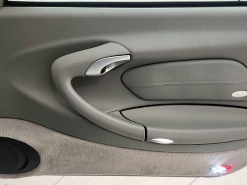 Used 2001 Porsche 911 Carrera RWD image 40